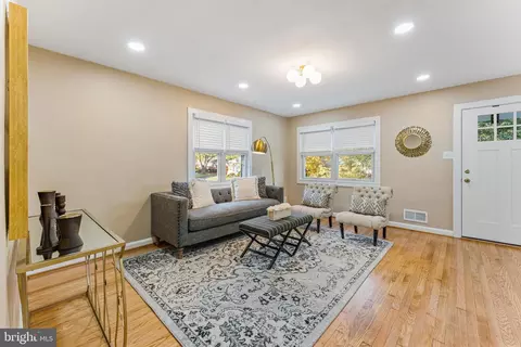 Living - 618 Potomac Ave, Silver Spring, MD 20910 photo 1 of 3