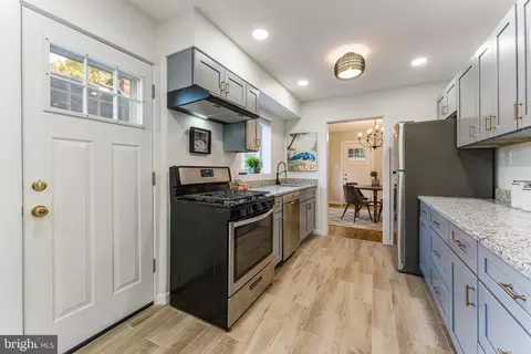 Entry Way - 618 Potomac Ave, Silver Spring, MD 20910 photo 4 of 12