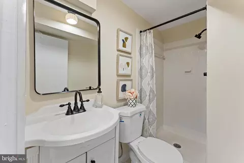 Bath - 618 Potomac Ave, Silver Spring, MD 20910 photo 3 of 3