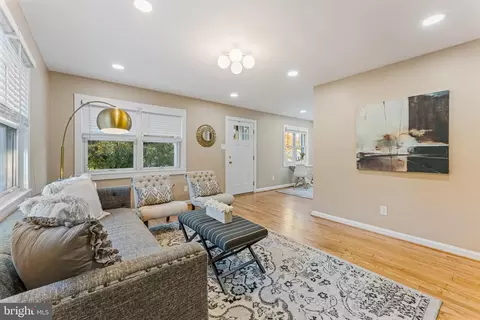 Living - 618 Potomac Ave, Silver Spring, MD 20910 photo 2 of 3