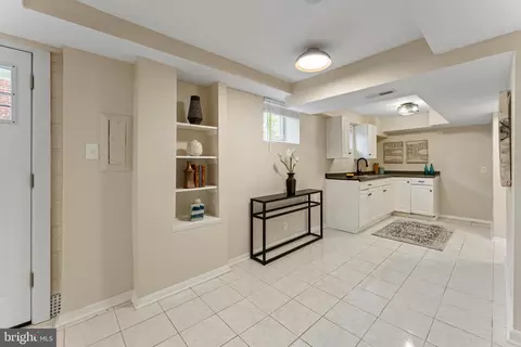 Entry Way - 618 Potomac Ave, Silver Spring, MD 20910 photo 10 of 12