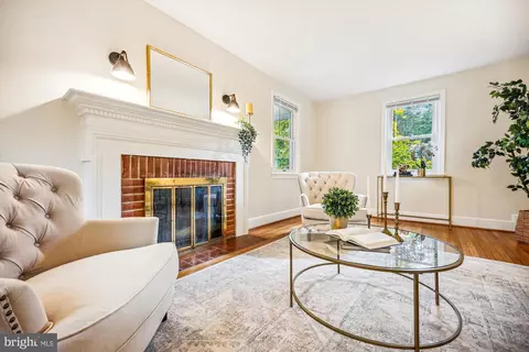 Living - 1502 Live Oak Dr, Silver Spring, MD 20910 photo 2 of 2