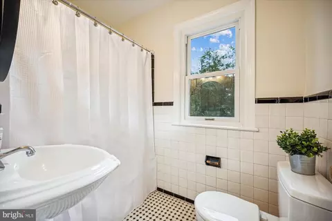 Bath - 1502 Live Oak Dr, Silver Spring, MD 20910 photo 3 of 4