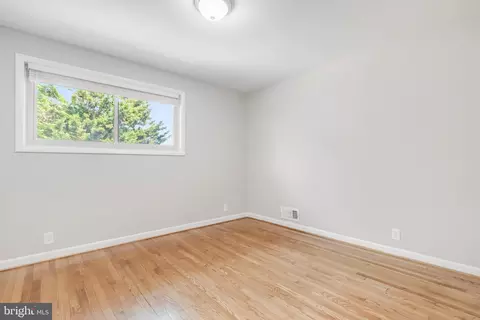 Bedroom - 11501 Regency Dr, Potomac, MD 20854 photo 5 of 5