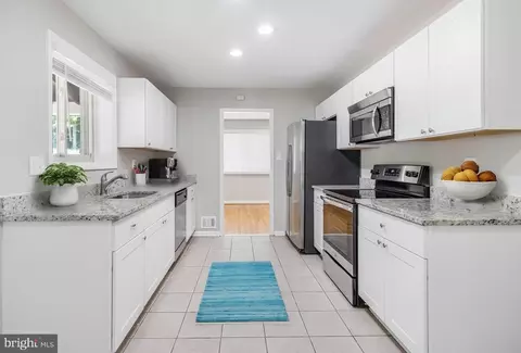 Entry Way - 11501 Regency Dr, Potomac, MD 20854 photo 1 of 5