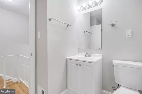 Entry Way - 11501 Regency Dr, Potomac, MD 20854 photo 4 of 5