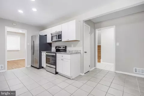 Entry Way - 11501 Regency Dr, Potomac, MD 20854 photo 3 of 5