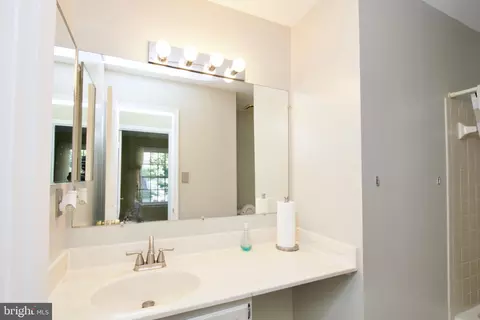 Bath - 11324 Baritone Ct, Silver Spring, MD 20901 photo 4 of 5