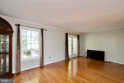 Living - 11324 Baritone Ct, Silver Spring, MD 20901 photo 2 of 3