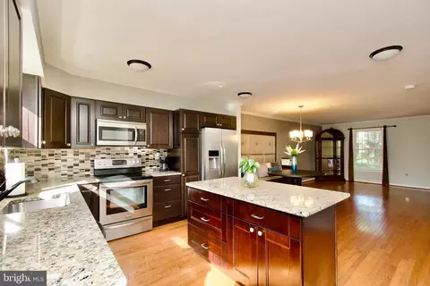 Kitchen - 11324 Baritone Ct, Silver Spring, MD 20901 photo 4 of 7