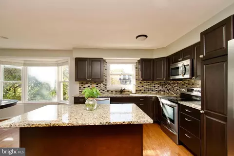 Kitchen - 11324 Baritone Ct, Silver Spring, MD 20901 photo 5 of 7