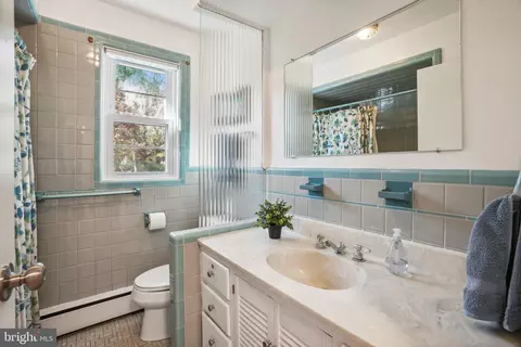 Bath - 10404 Naglee Rd, Silver Spring, MD 20903 photo 1 of 4