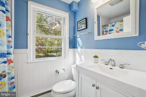 Bath - 10404 Naglee Rd, Silver Spring, MD 20903 photo 3 of 4