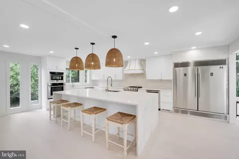 8509 Timber Hill Ln, Potomac, MD 20854