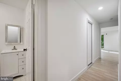 Entry Way - 302 Mississippi Ave, Silver Spring, MD 20910 photo 4 of 4