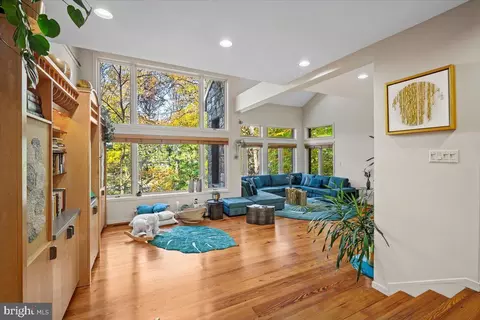 6707 Broxburn Dr, Bethesda, MD 20817