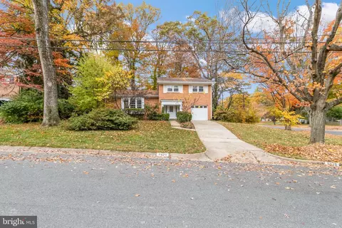 9826 Inglemere Dr, Bethesda, MD 20817