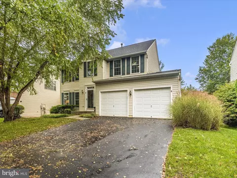 4 Village Green Ct, Germantown, MD 20876