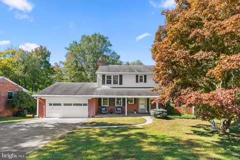 17404 Applewood Ln, Rockville, MD 20855
