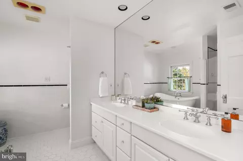 Bath - 12815 River Rd, Potomac, MD 20854 photo 3 of 8