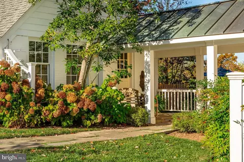 Exterior - 12815 River Rd, Potomac, MD 20854 photo 12 of 26