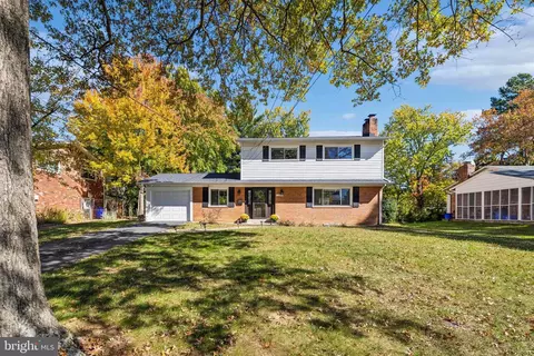 11801 Charen Ln, Potomac, MD 20854