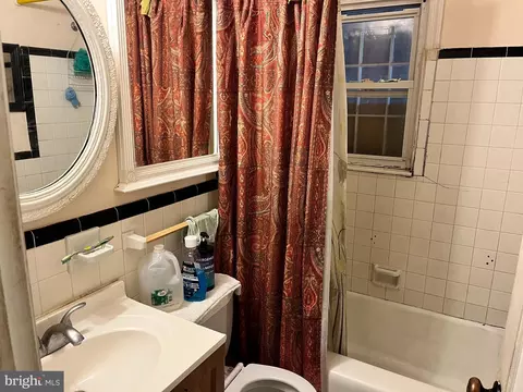 Bath - 12117 Foley St, Silver Spring, MD 20902 photo 1 of 2