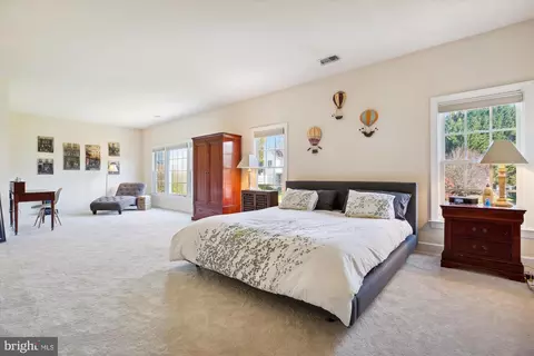 Bedroom - 18307 Crestmount Rd, Boyds, MD 20841 photo 8 of 9