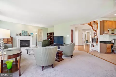 Living - 18307 Crestmount Rd, Boyds, MD 20841 photo 3 of 6