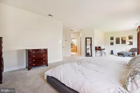 Bedroom - 18307 Crestmount Rd, Boyds, MD 20841 photo 7 of 9