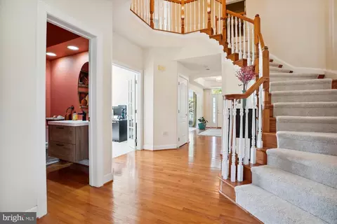 Entry Way - 18307 Crestmount Rd, Boyds, MD 20841 photo 4 of 8