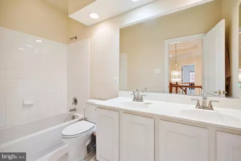 Bath - 18307 Crestmount Rd, Boyds, MD 20841 photo 2 of 3