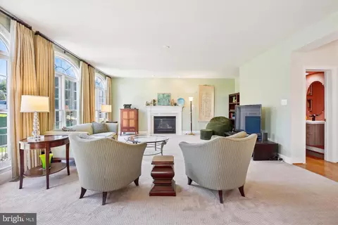 Living - 18307 Crestmount Rd, Boyds, MD 20841 photo 5 of 6