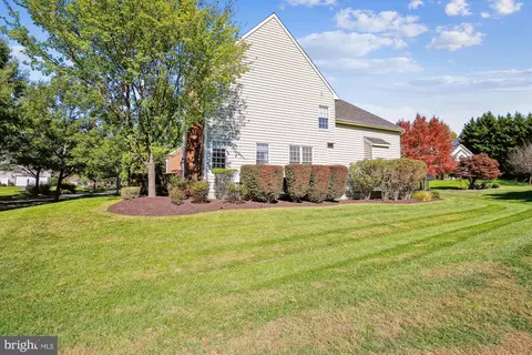 Exterior - 18307 Crestmount Rd, Boyds, MD 20841 photo 3 of 9