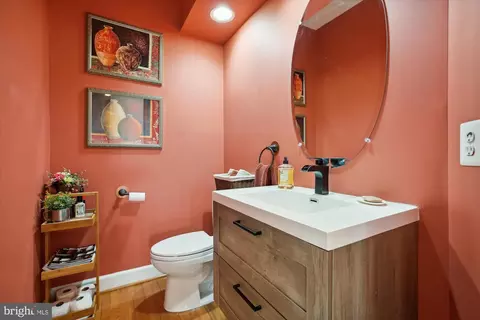 Bath - 18307 Crestmount Rd, Boyds, MD 20841 photo 1 of 3