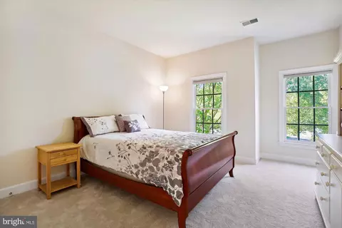 Bedroom - 18307 Crestmount Rd, Boyds, MD 20841 photo 3 of 9