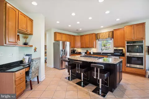 Kitchen - 18307 Crestmount Rd, Boyds, MD 20841 photo 3 of 5