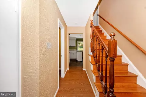 Entry Way - 717 Pebblestone Ct, Silver Spring, MD 20905 photo 2 of 4