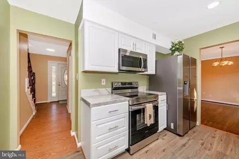 Entry Way - 717 Pebblestone Ct, Silver Spring, MD 20905 photo 4 of 4