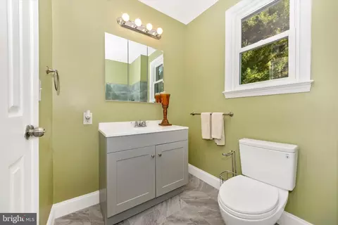 Bath - 717 Pebblestone Ct, Silver Spring, MD 20905 photo 4 of 5
