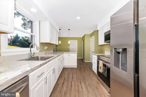 Kitchen - 717 Pebblestone Ct, Silver Spring, MD 20905 photo 2 of 2