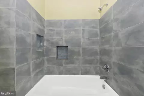 Bath - 717 Pebblestone Ct, Silver Spring, MD 20905 photo 3 of 5