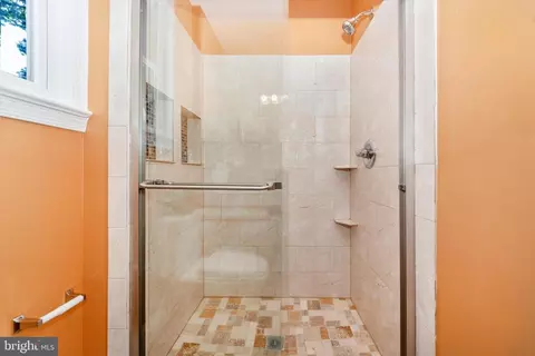 Bath - 717 Pebblestone Ct, Silver Spring, MD 20905 photo 2 of 5