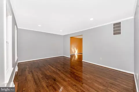 Living - 717 Pebblestone Ct, Silver Spring, MD 20905 photo 1 of 6