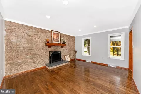 Living - 717 Pebblestone Ct, Silver Spring, MD 20905 photo 6 of 6
