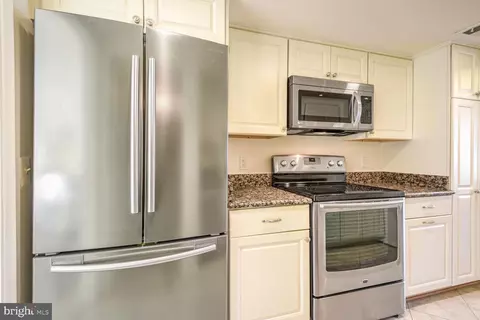 Kitchen - 15006 Haslemere Ct #265-D, Silver Spring, MD 20906 photo 3 of 3