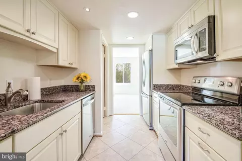 Kitchen - 15006 Haslemere Ct #265-D, Silver Spring, MD 20906 photo 1 of 3