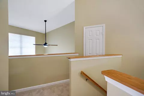 Entry Way - 10906 Henlopen Ct, Silver Spring, MD 20902 photo 5 of 8