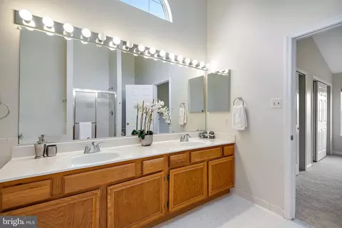 Bath - 10906 Henlopen Ct, Silver Spring, MD 20902 photo 6 of 13