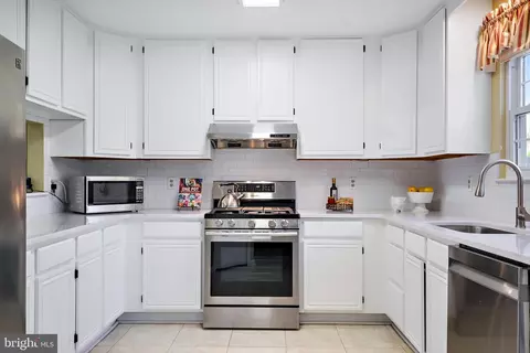 Kitchen - 10906 Henlopen Ct, Silver Spring, MD 20902 photo 4 of 10
